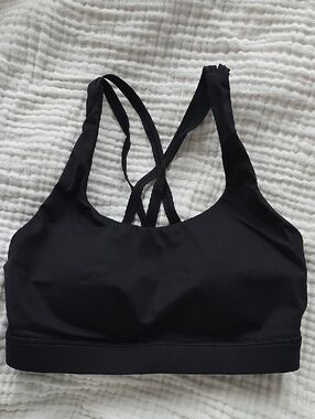 Black Strappy Wireless Sports Bra